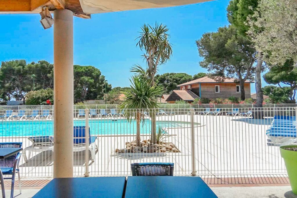 Piscine avec solarium